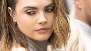 Cum a apărut Cara Delevingne la premiile BAFTA 2024, după ce s-a luptat cu dependența de droguri. Fanii au crezut că nu văd bine!