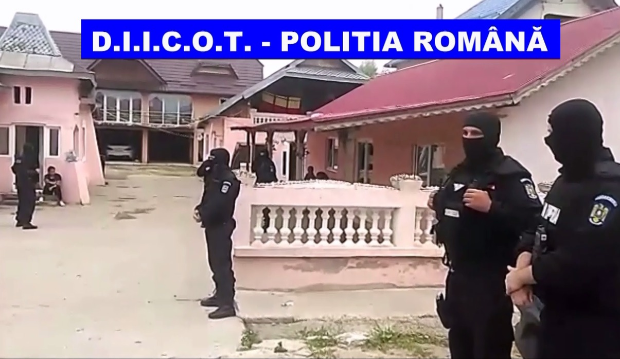 Nouă percheziții au loc în Dâmbovița și Argeș pentru destructurarea rețelei care exploata sexual minori