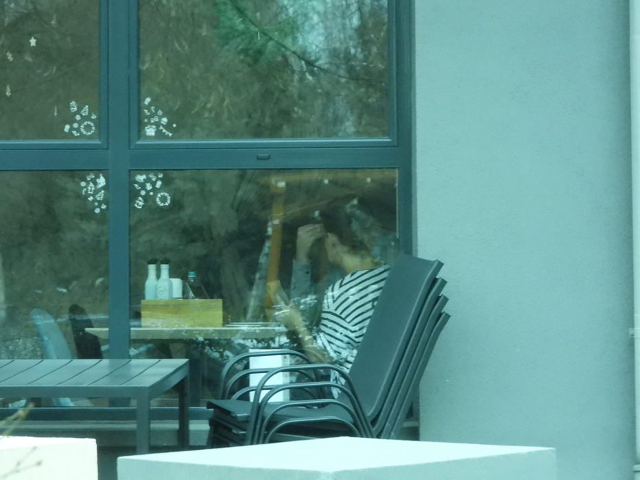 Dana Nălbaru, la restaurant, alături de un bun prieten (Foto: CANCAN.RO)