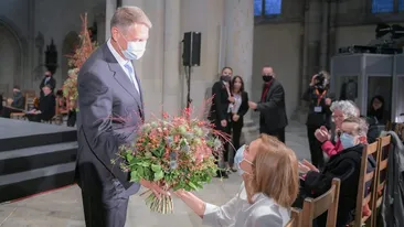 Ce rochie prețioasă a purtat Carmen Iohannis la decernarea premiilor de la Magdeburg