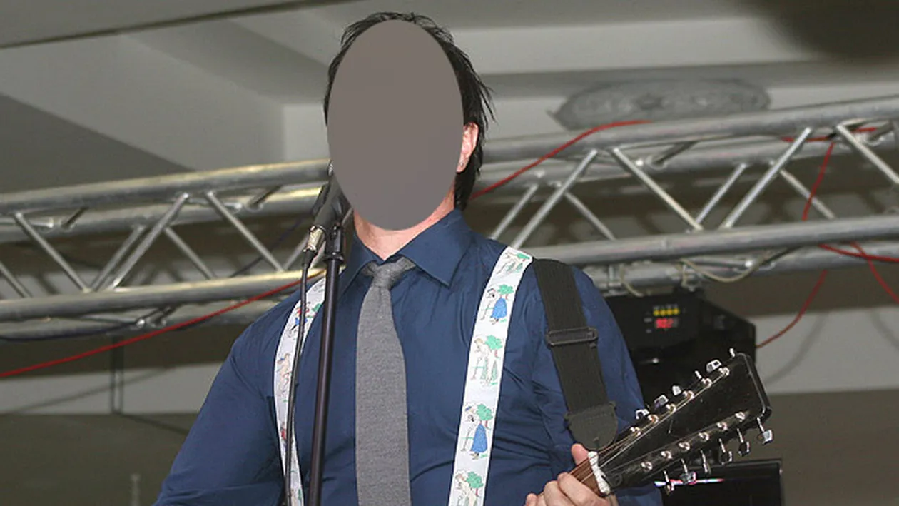 Un cantaret din Romania s-a pricopsit cu un animal de companie neobisnuit! Cu ce a iesit la plimbare intr-un parc din Capitala