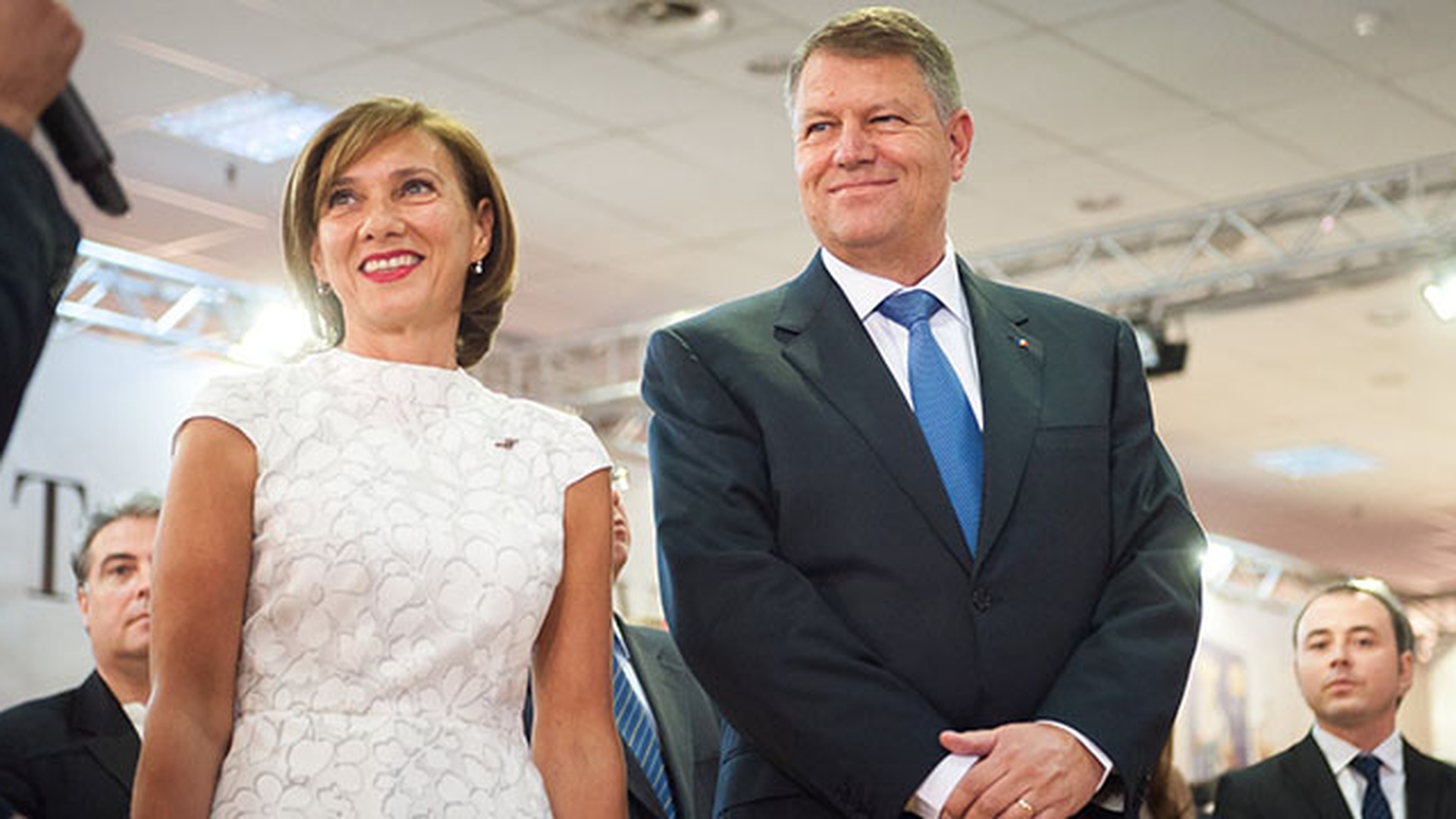 Designerul lui Carmen Iohannis rupe tacerea! Ce spune despre tinutele inadecvate ale primei doamne