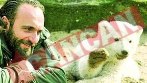 Ursuletul Knut a ramas orfan