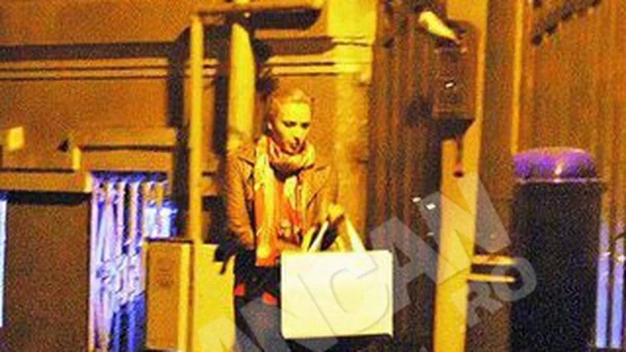 Iulia Vantur se lasa pe mana Mihaelei Borcea. Prinsa in febra pregatirilor de Revelion