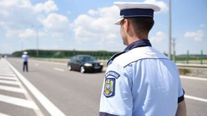 Bărbatul care a tușit în fața unui polițist ameninţându-l că îi transmite coronavirus a fost condamnat la şase luni de închisoare cu suspendare