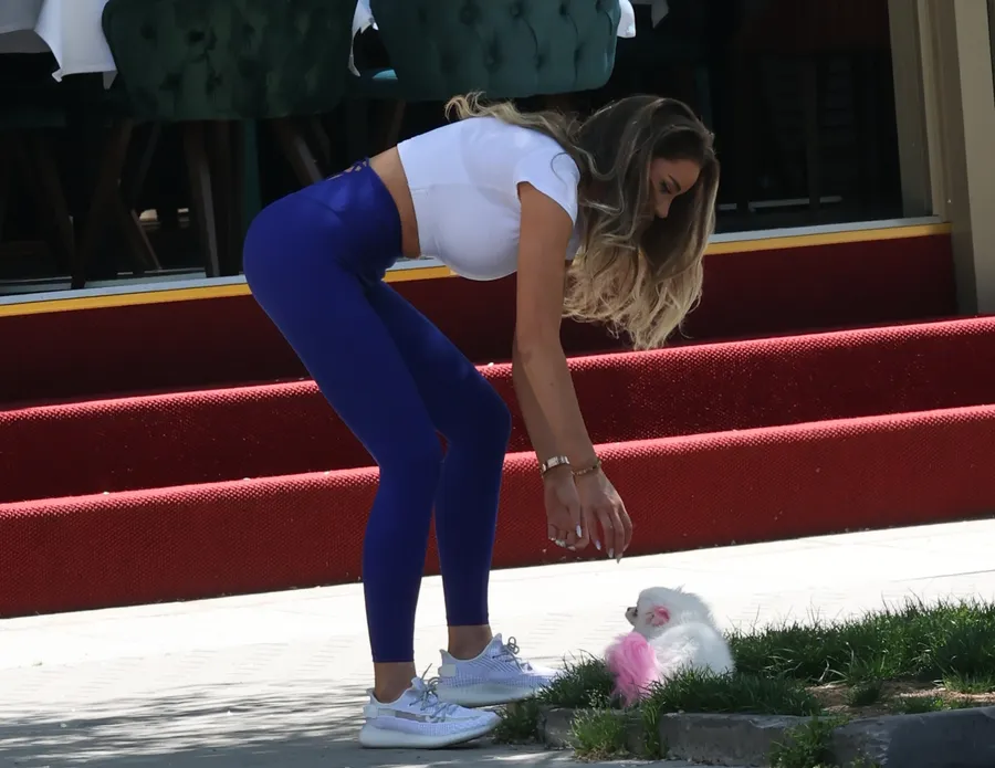 Bianca Drăgușanu a făcut adesea furori cu posteriorul ei bombat (Foto: CANCAN.RO)