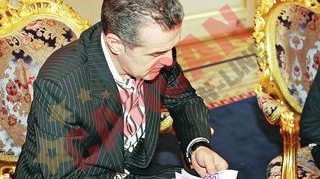 Gigi Becali i-a dat 3.000 de euro profesorului din Bacau ramas fara mana in urma accidentului de tren.