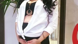 E sărbătoare în lumea maneliştilor! O artistă a devenit mamă şi l-a prezentat tuturor pe fiul ei: ”Diamantul meu!”