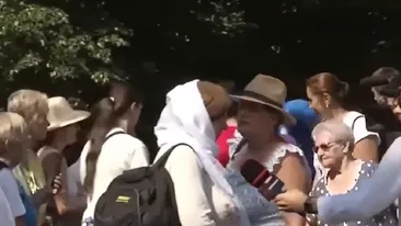 Procesiunea pentru praznicul Adormirii Maicii Domnului a adunat zeci de oameni din toate colțurile țării! Gherla este „inundată”