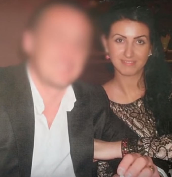 Pariu că nu o recunoști! Cum arăta Mirela de la Insula Iubirii, atunci când a fost trimisă în închisoare. Vedeta de la Antena 1 era departe de diva din prezent