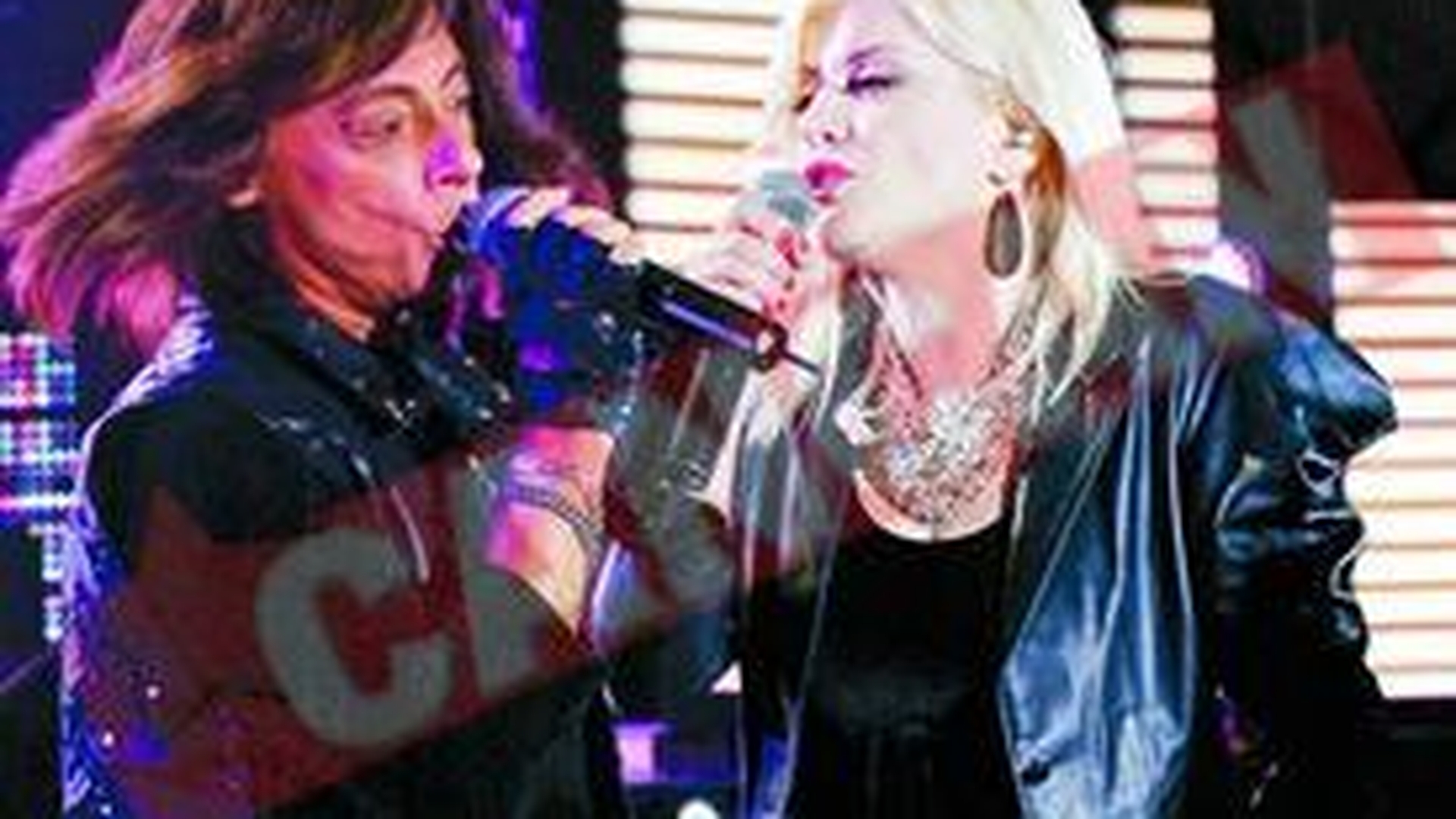 Lori a facut duet cu fostul solist al trupei Deep Purple