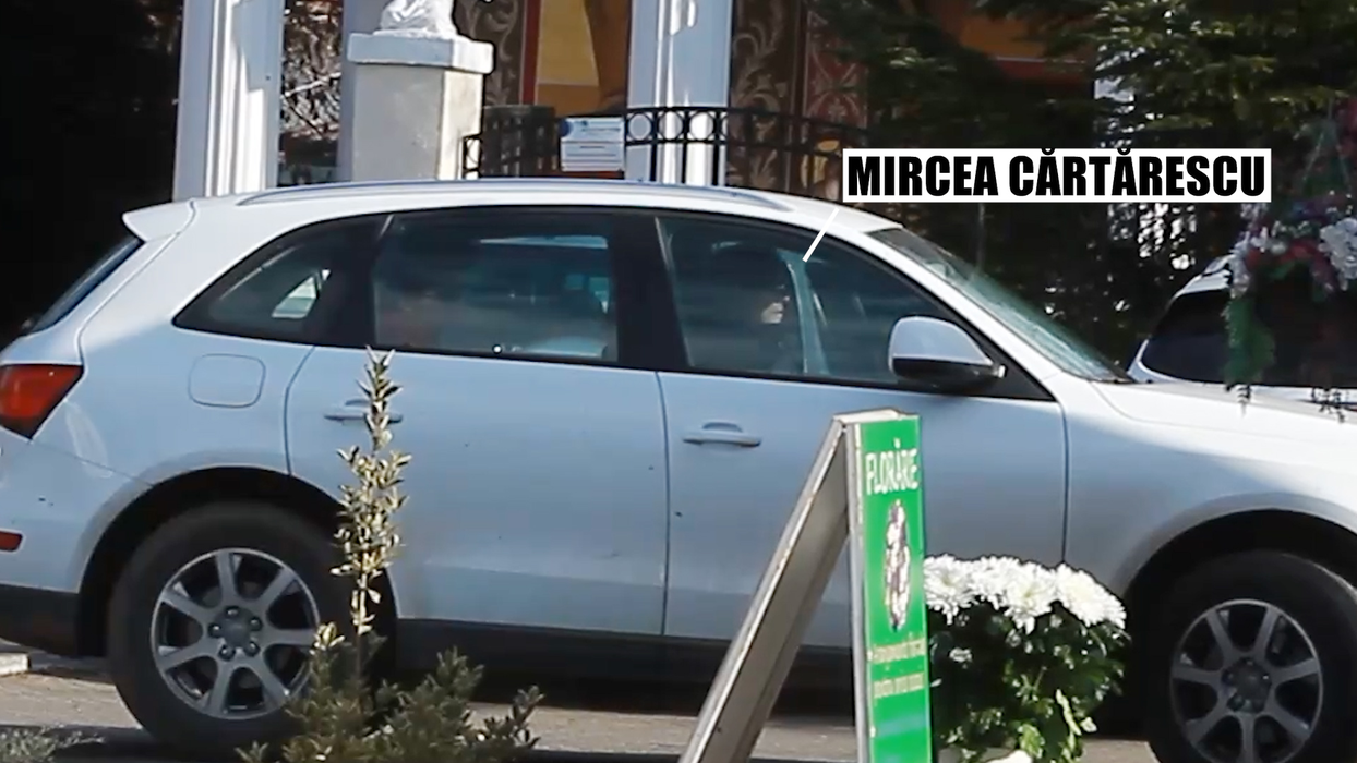 Mircea Cărtărescu, în mașina personală