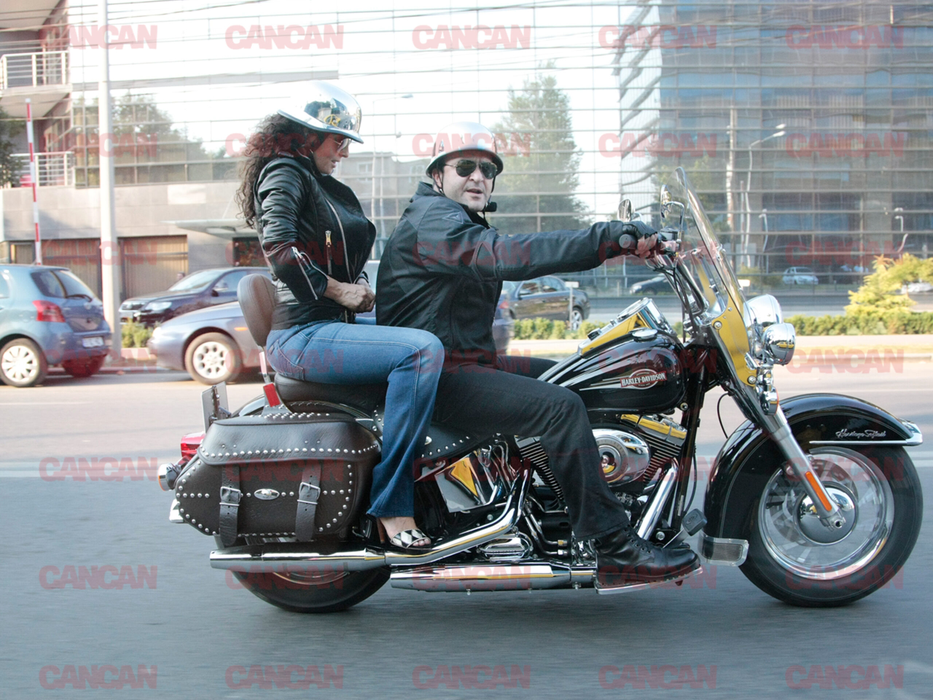 Mihaela Rădulescu și Elan Schwartzenberg pe motor