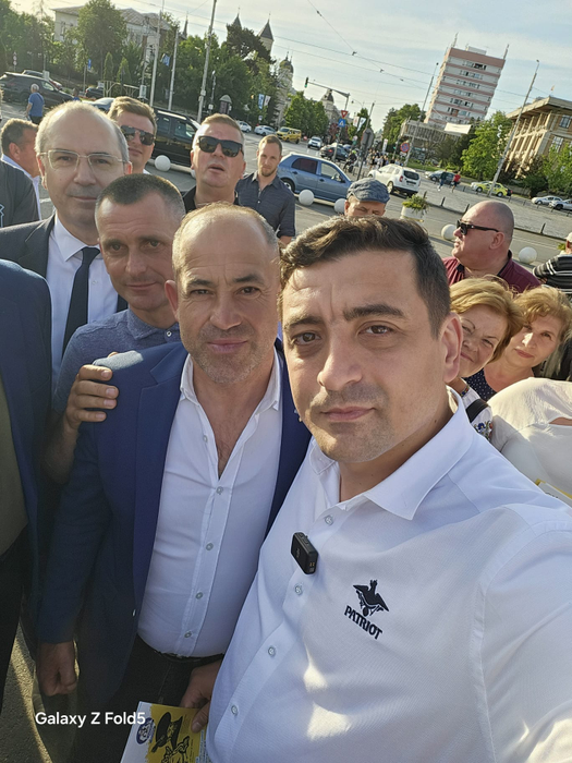 Paul Lucian Ionașcu, alături de George Simion și alți colegi de la partidul AUR/ Sursa foto: Facebook