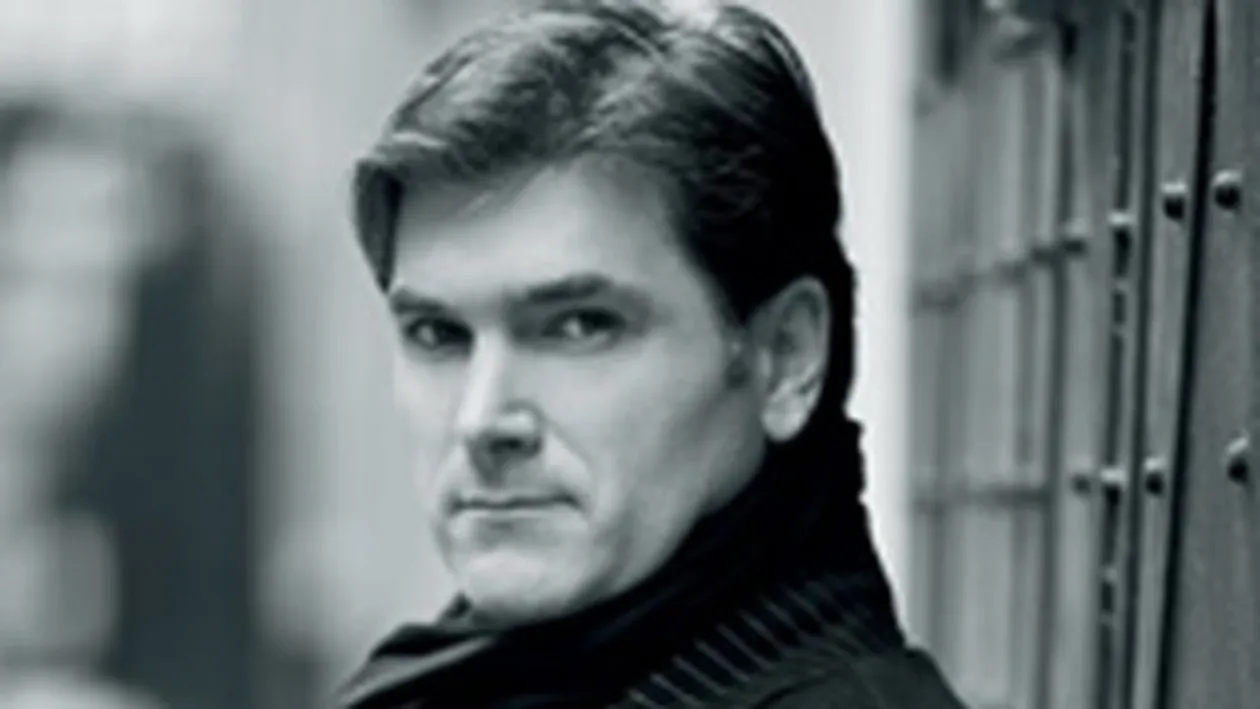 Mircea Radu, in pat cu o femeie care mima sexul oral pe sub patura! Vezi cum a reactionat el la presiunile ei!