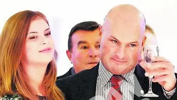 Anamaria Feher, Paszkany si Maruta sunt parteneri de afaceri. Si-au tras casa de discuri