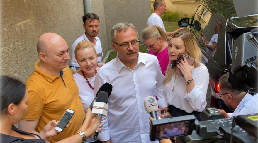 Liviu Dragnea, la scurt timp după ce a fost eliberat din închisoare, așteptat de prieteni