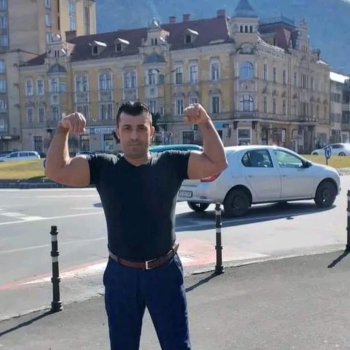 Soţia lui Adelin Petrişor a scos artileria grea: poza incendiară pusă pe Facebook! Dialogul e fabulos! ”Ce-ai făcut?” ”Le-o dau gratis!”