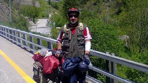 Un bucurestean vrea sa sparga toate barierele! A plecat sa faca inconjurul Europei pe bicicleta!