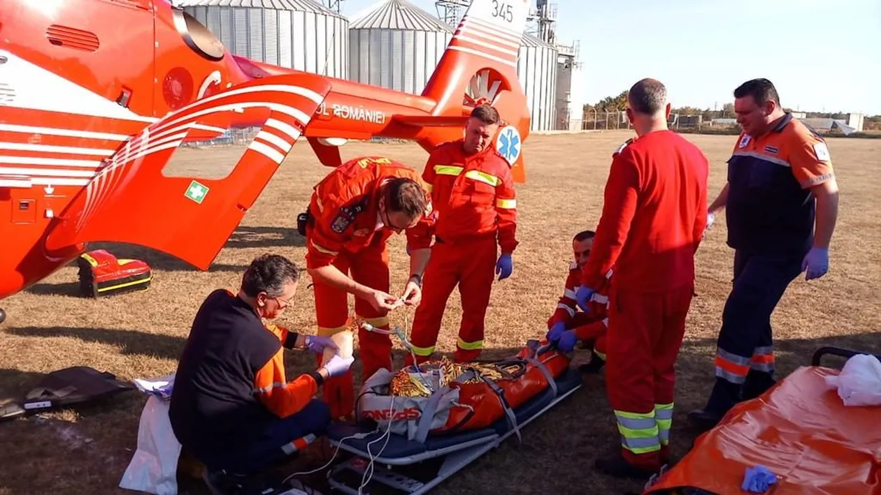 O femeie de 72 de ani din Prahova și-a dat foc! Un elicopter SMURD a transportat-o la spital