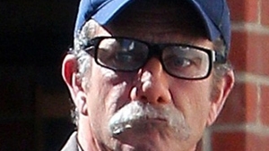 Din cauza scandalului cu Oksana, Mel Gibson se deghizeaza cand merge pe strada