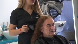 Vopsit, tuns si pensat, Cozma s-a transformat! Metrosexualul huilei, rasfat la salonul de cosmetica