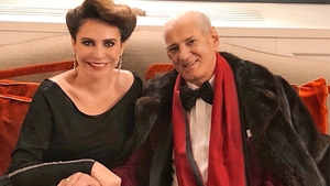 Cum arată bradul de Crăciun creat de Adina Buzatu și pictat de maestrul Gheorghe Zamfir