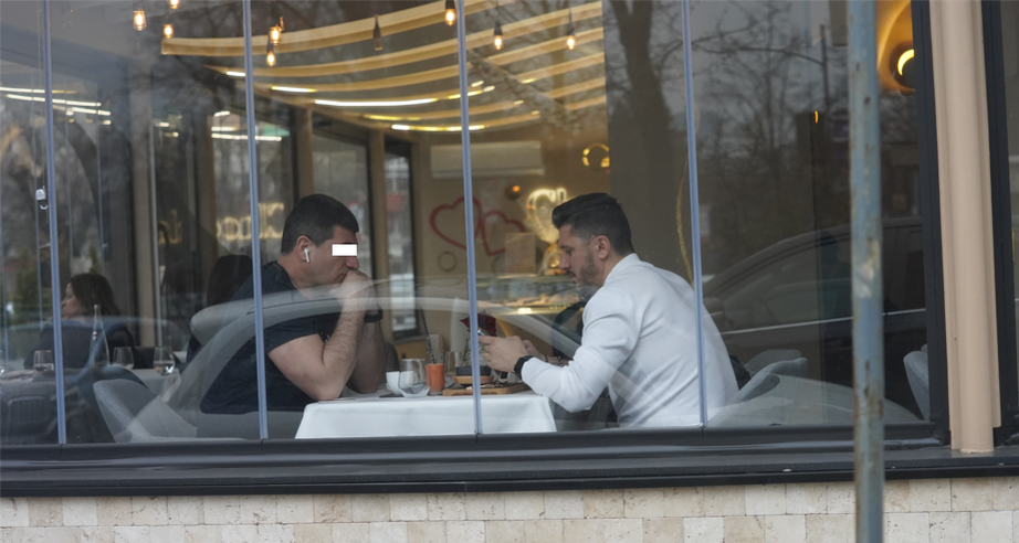 Ciprian Marica, la restaurant cu un prieten (Foto: CANCAN.RO)