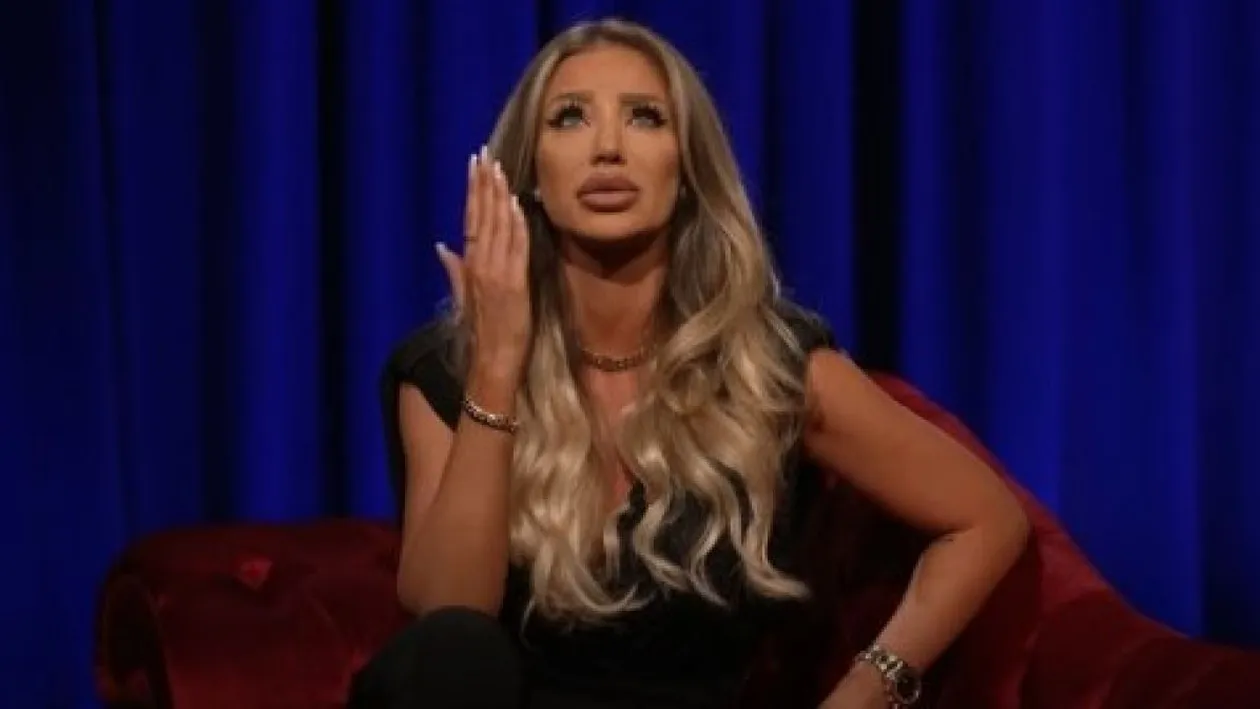 Bianca Drăguşanu cu ochii în lacrimi la TV. Ce a povestit blondina despre copilăria sa