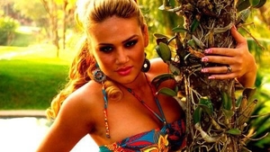 Blonda, sexy si tunata, "Zavoranca de Alba" a facut senzatie in America de Sud. Dar inca sufera dupa ce a jignit-o Dani Otil