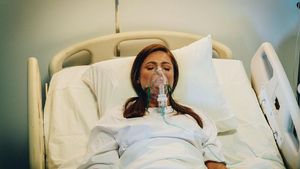 Raluka, imagini de pe patul de spital! Artista și-a îngrijorat fanii: ”Ori la bal, ori la spital....”