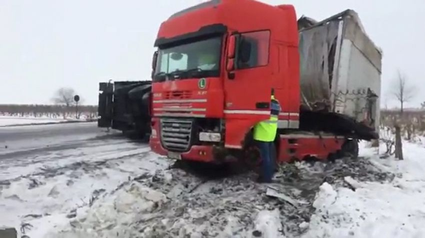 Cutremurător. Un bărbat s-a sinucis după ce și-a înjunghiat soția. S-a urcat la volan, a intrat pe contrasens și…