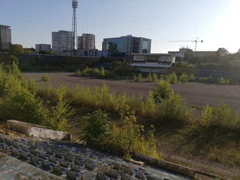 Stadionul Municipal din Bacău, fost ”Dumitru Sechelariu”, a ajuns de nerecunoscut