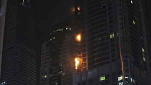 Incendiu de proporţii în DUBAI! Unul dintre cei mai impresionanţi zgârie-nori a luat foc