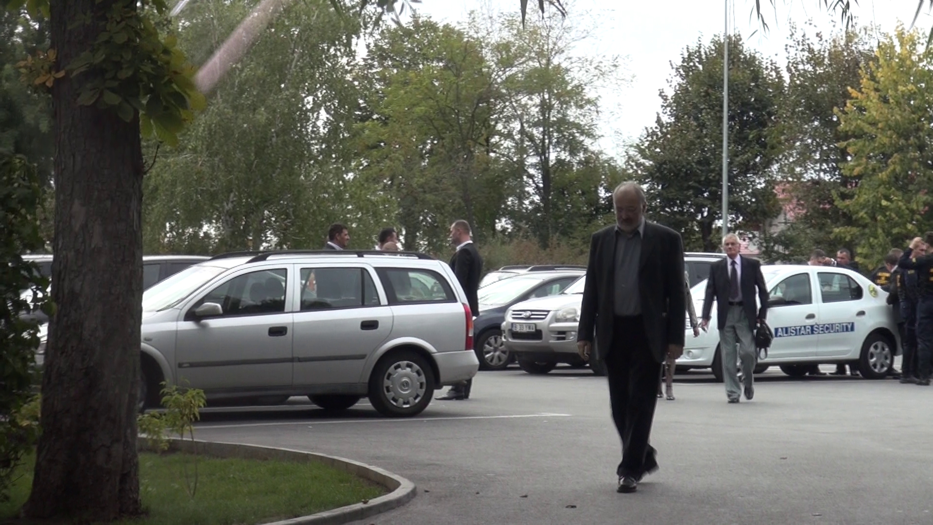 Pe langa plopii fara sot, de mana se plimbau, de ce se-ntampla la TVR, ei nici habar n-aveau!" Filmari bomba cu Stelian Tanase