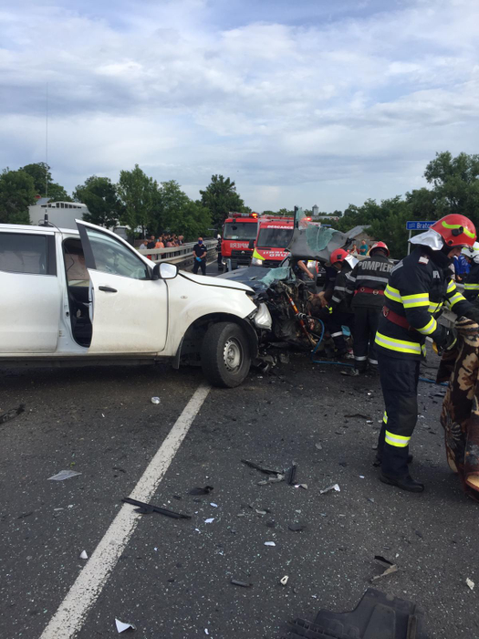 Accident mortal în Teleorman. Două persoane au murit pe loc, iar mașinile s-au făcut praf