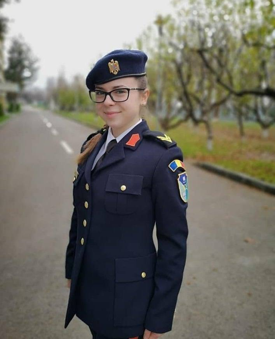 Andreea-Alexia este una dintrele elevele-militar pasionate de literatură