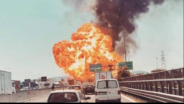 Un camion cisternă plin a sărit în aer la Bologna! Incendiu uriaș, zeci de răniți VIDEO