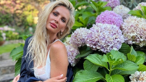 Cum e strigată Andreea Bănică de polițiștii din Bulgaria. Artista e foarte cunoscută în țara vecină. „Doamne, ce-i iubesc”