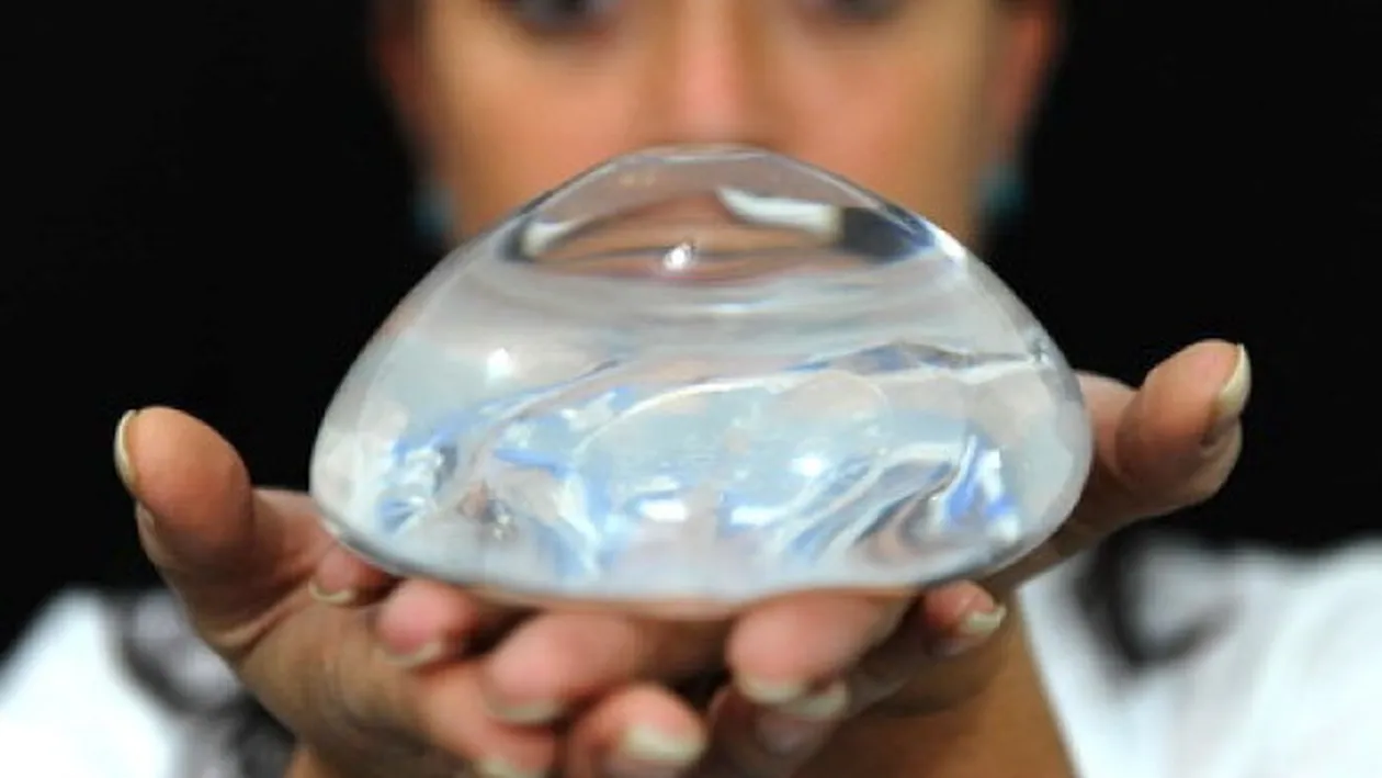 Caz şocant la Iaşi! O femeie a ajuns în comă după o operaţie de mărire a sânilor