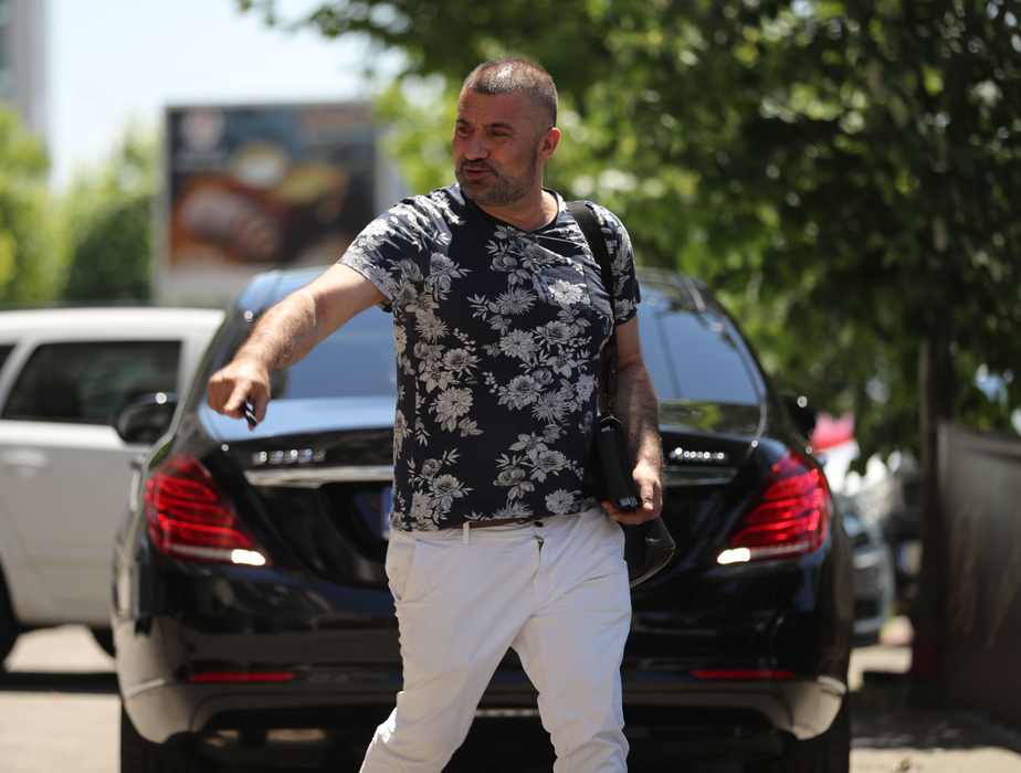 Fulgy al Clejanilor a picat examenul de BAC cu nişte note ruşinoase, dar a primit cadou de la părinţi un Mercedes în valoare de 100.000 de euro!