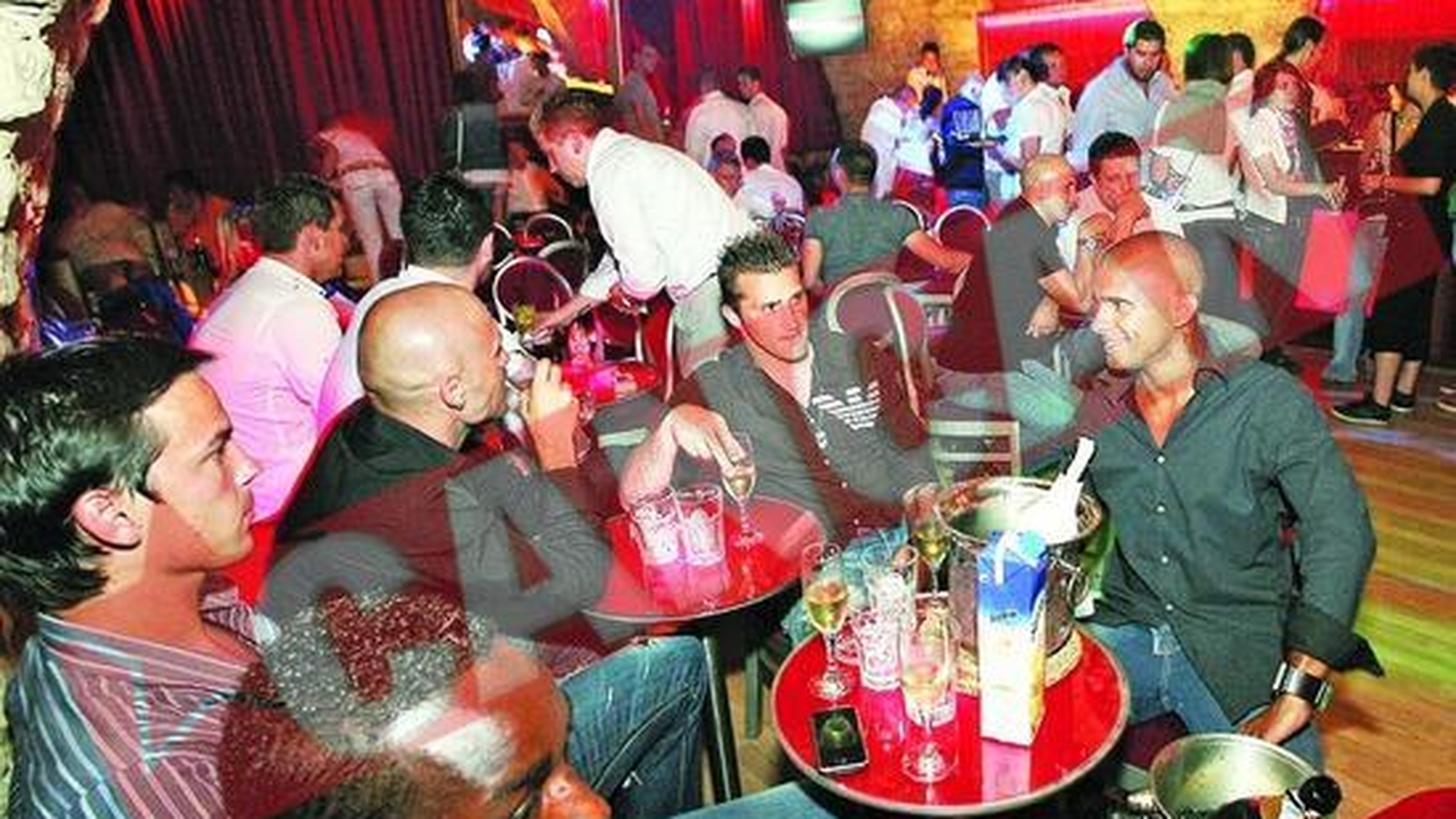 Ce teapa au luat fotbalistii de la CFR cu patru "iepurasi Playboy"