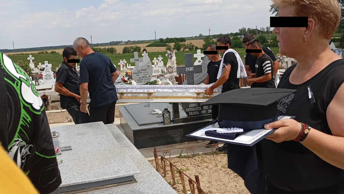 Alexandra a fost condusă pe ultimul drum/ Sursa foto: Captură Kanal D