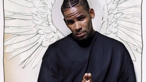 Cântărețul R. Kelly riscă să stea 15 ani la închisoare. Colecție impresionantă de filmări cu sex cu minore, găsită de polițiști