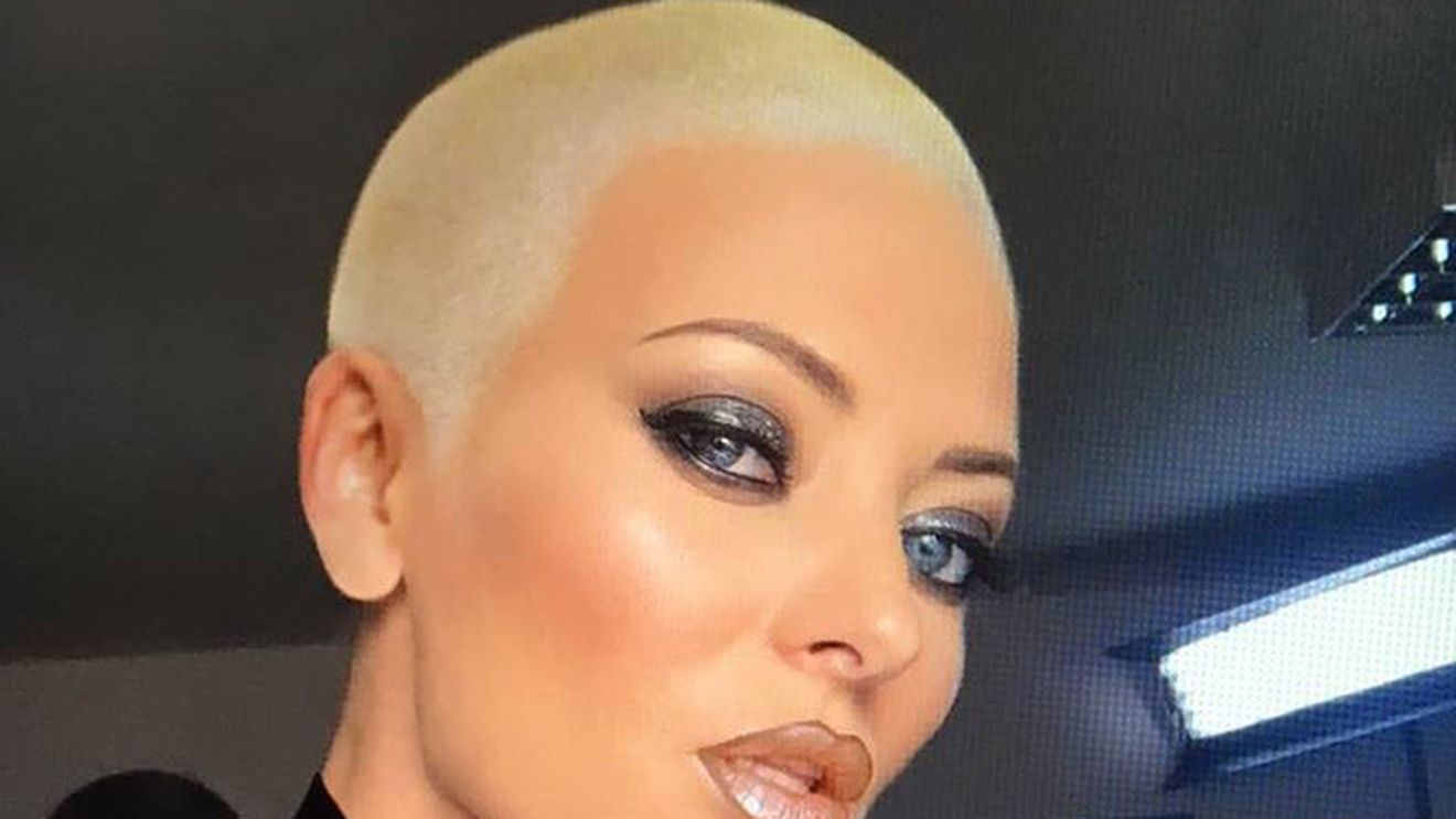 Toţi credeau că s-a tuns la chelie, dar iată cum arată în realitate DELIA! Ce schimbare de look şi-a făcut