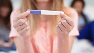 CAZ SF în Dorohoi, cu o elevă de 16 ani însărcinată! Medicii au avut un şoc: Tânăra este VIRGINĂ! Cine e tatăl copilului