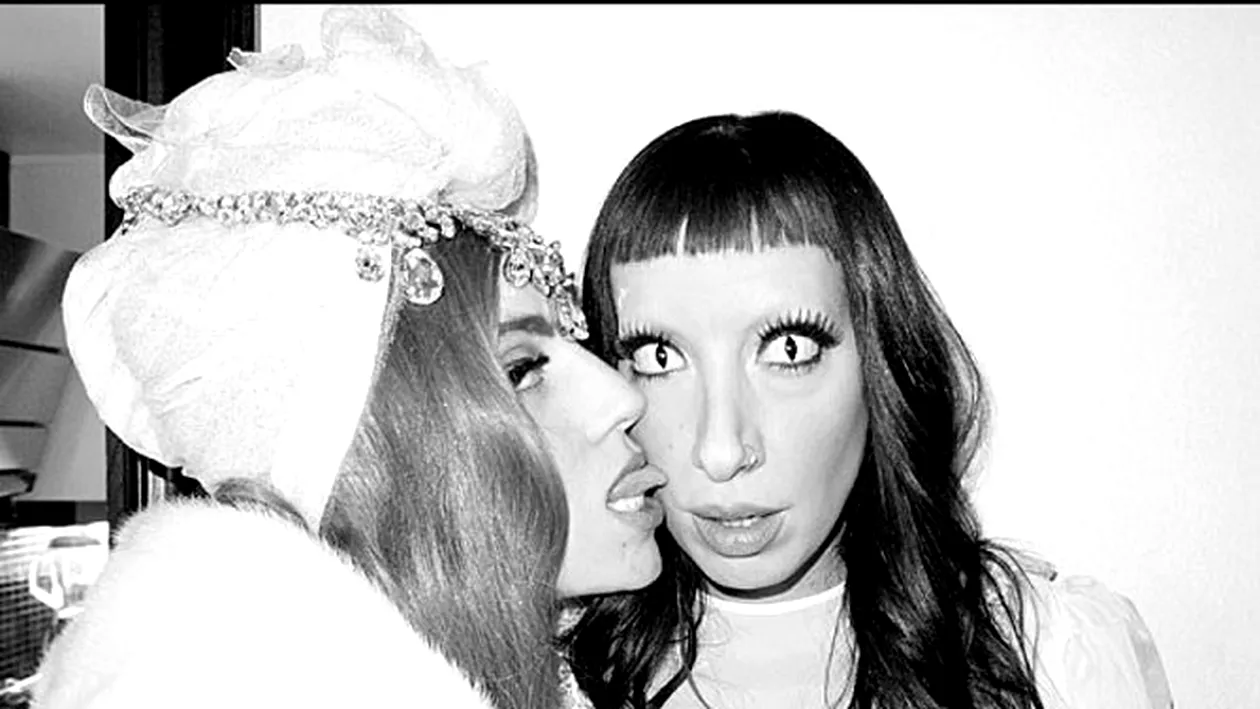 Lady GaGa da cartile pe fata: Nu-si poate tine... limba departe de cea mai buna prietena si are scheleti in dulap!