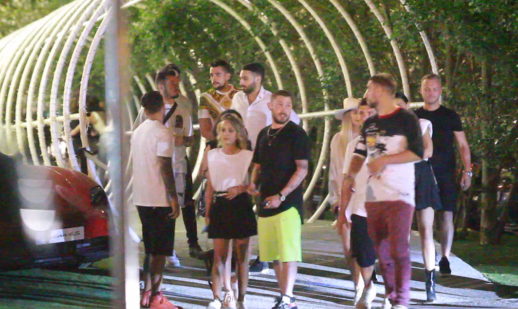 Edy Kovacs s-a distrat alături de fete apetisante și de amici într-un club din Mamaia