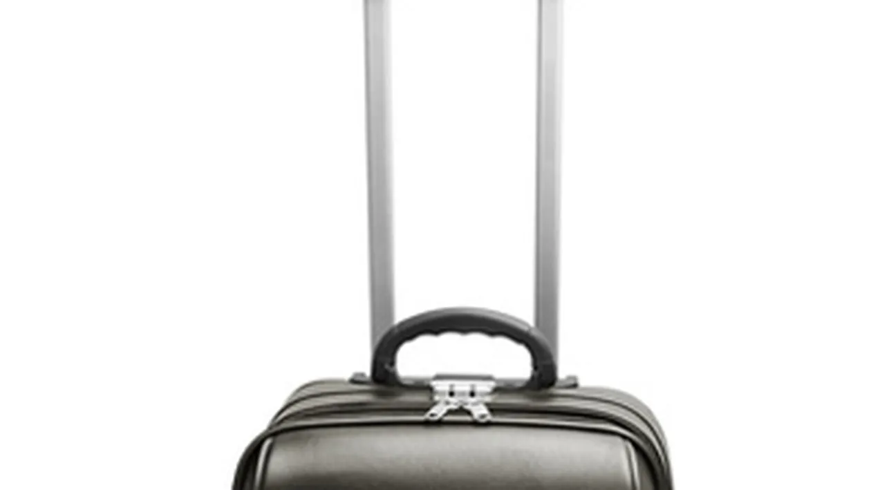 Fac orice pentru bani: Stau o saptamana legati cu catuse de un geamantan ca sa castige 20.000 de dolari!