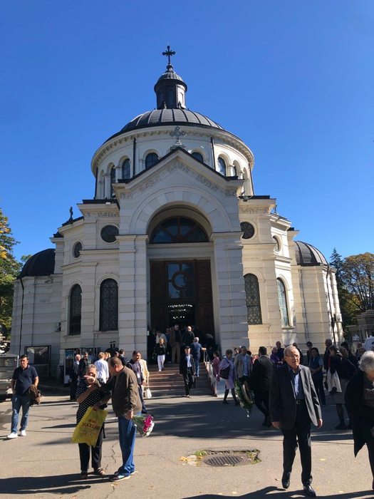 Alexandru Arșinel a fost înmormântat în cimitirul Bellu, duminică, în jurul prânzului. A fost condus pe ultimul drum de peste 200 de oamani (Foto: CANCAN.RO)